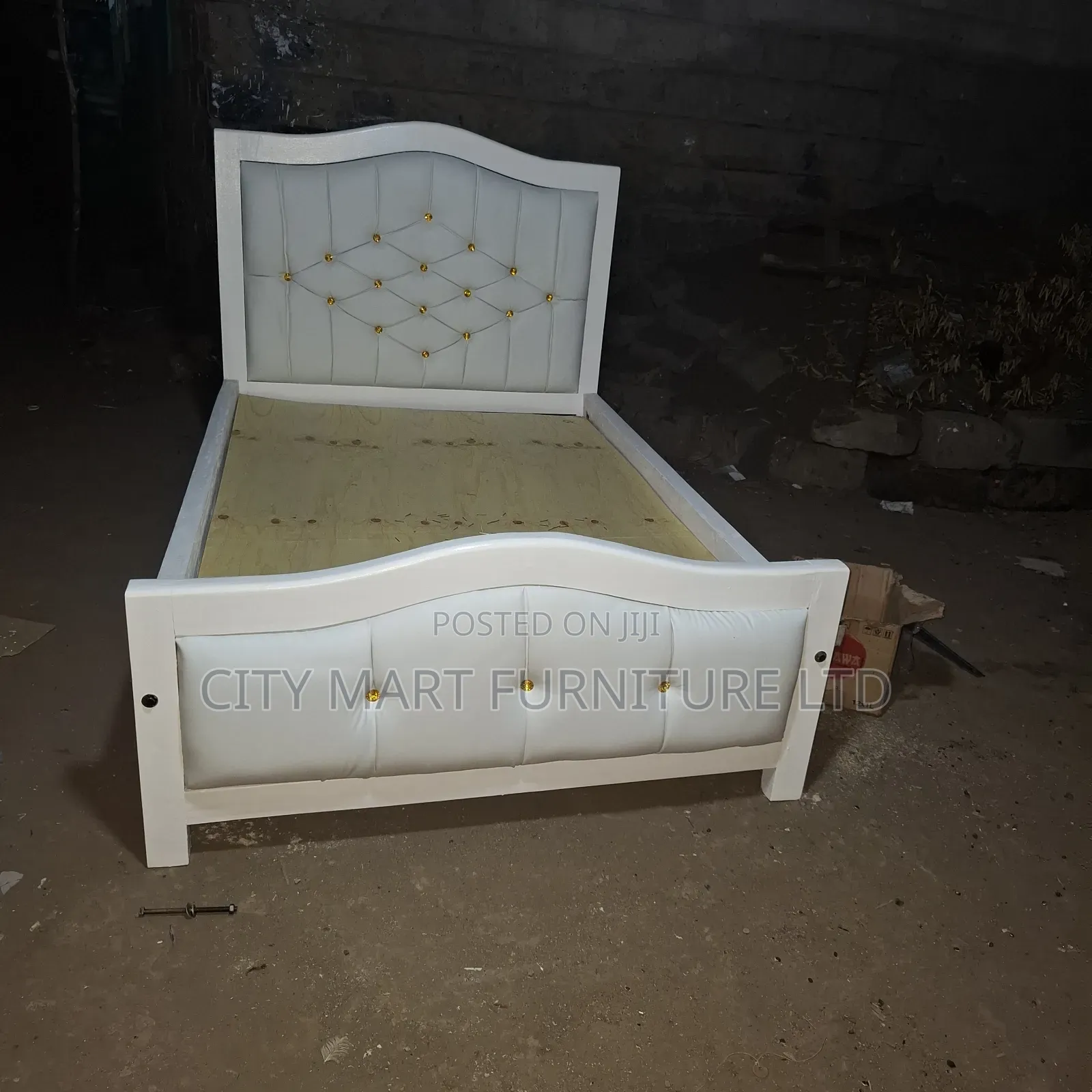 Smooth Modern Mocket Beds on Offer!