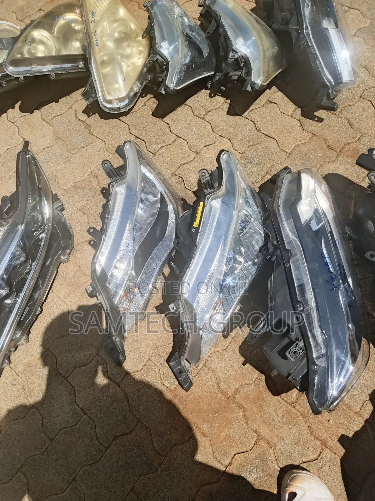 Axio 161 Headlights X-Japan Imports