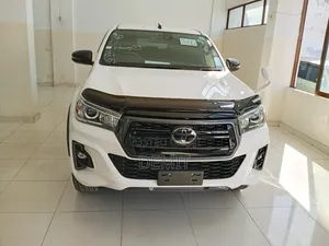 Toyota Hilux Revo Double Cab Deisel 2.4 AWD 2019 White