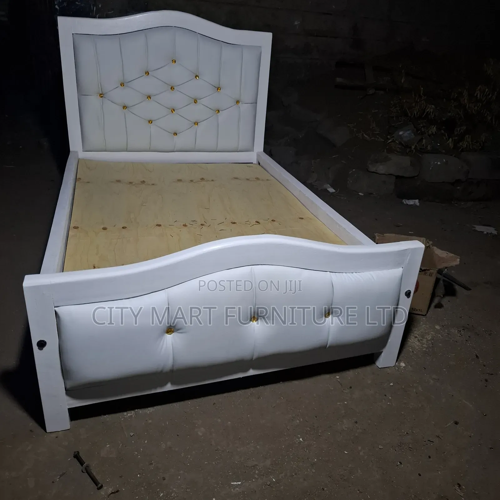 Calm Modern Mocket Beds on Offer!