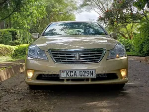 Toyota Crown 2010 Gold