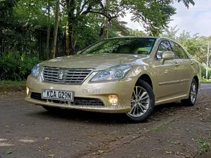 Toyota Crown 2010 Gold
