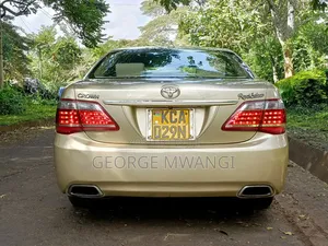 Toyota Crown 2010 Gold