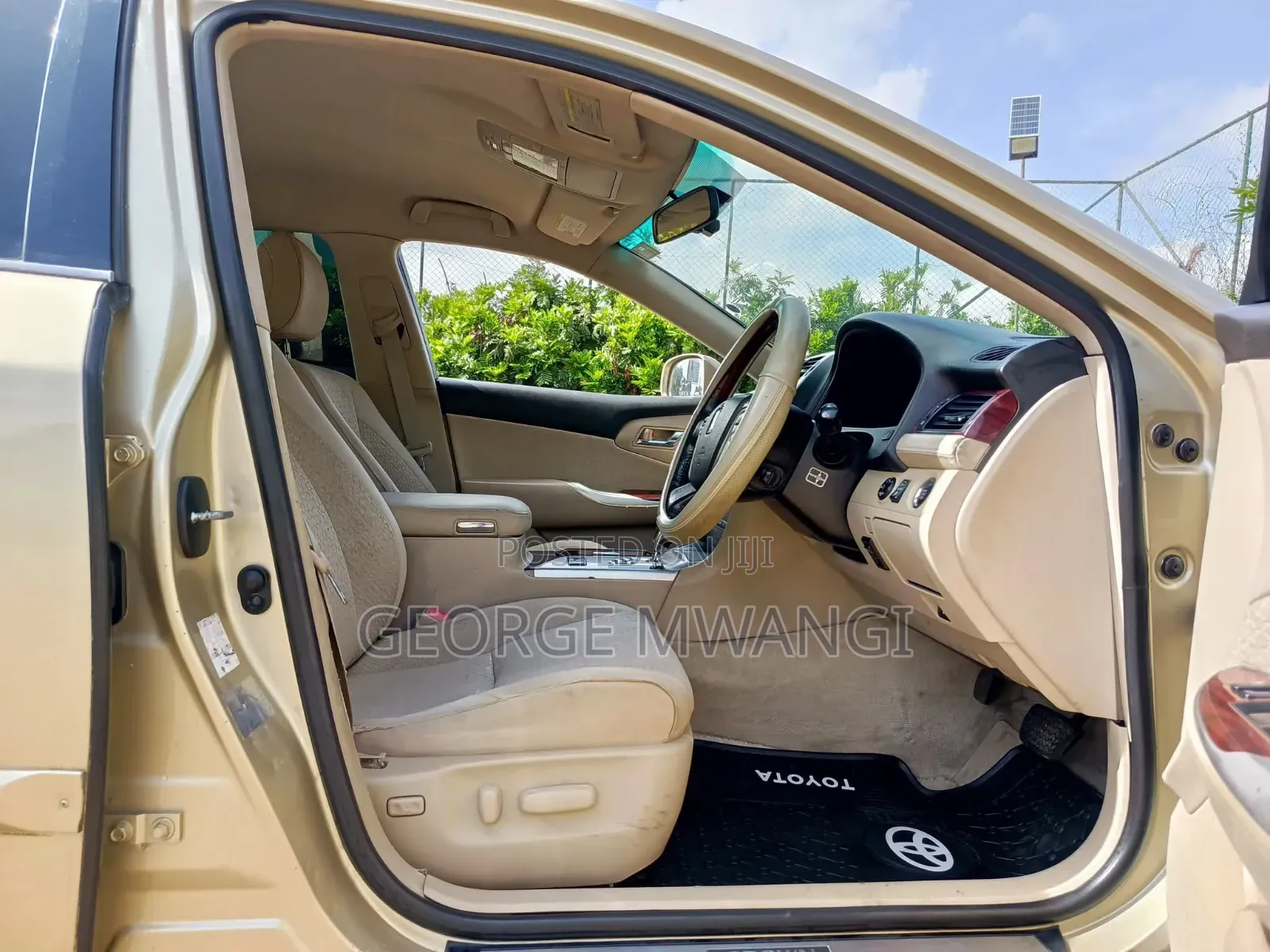 Toyota Crown 2010 Gold