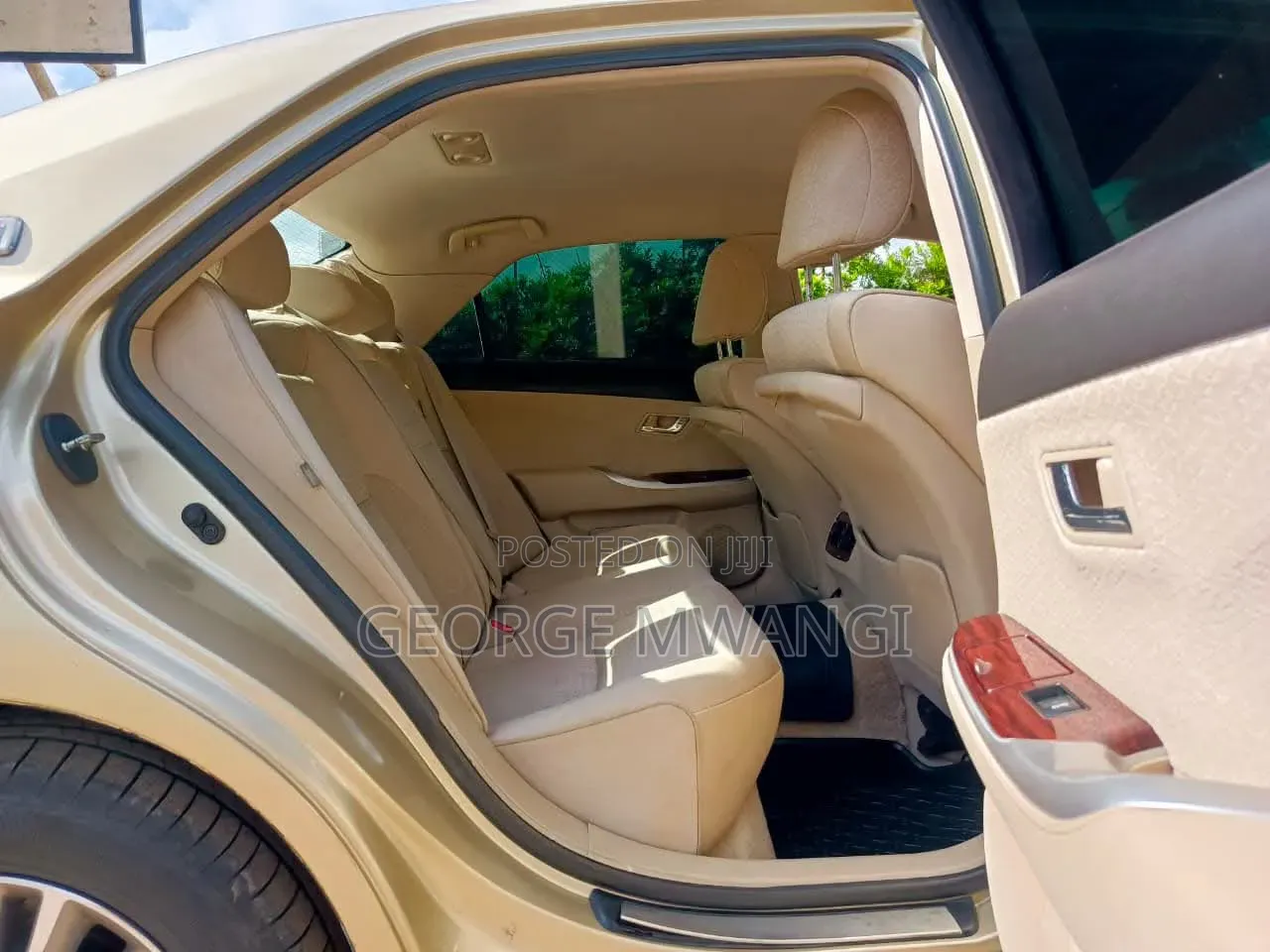 Toyota Crown 2010 Gold