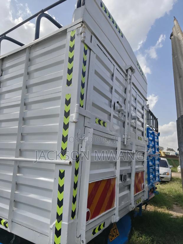 Isuzu NPR 4.3 2012 White - thumbnail 4