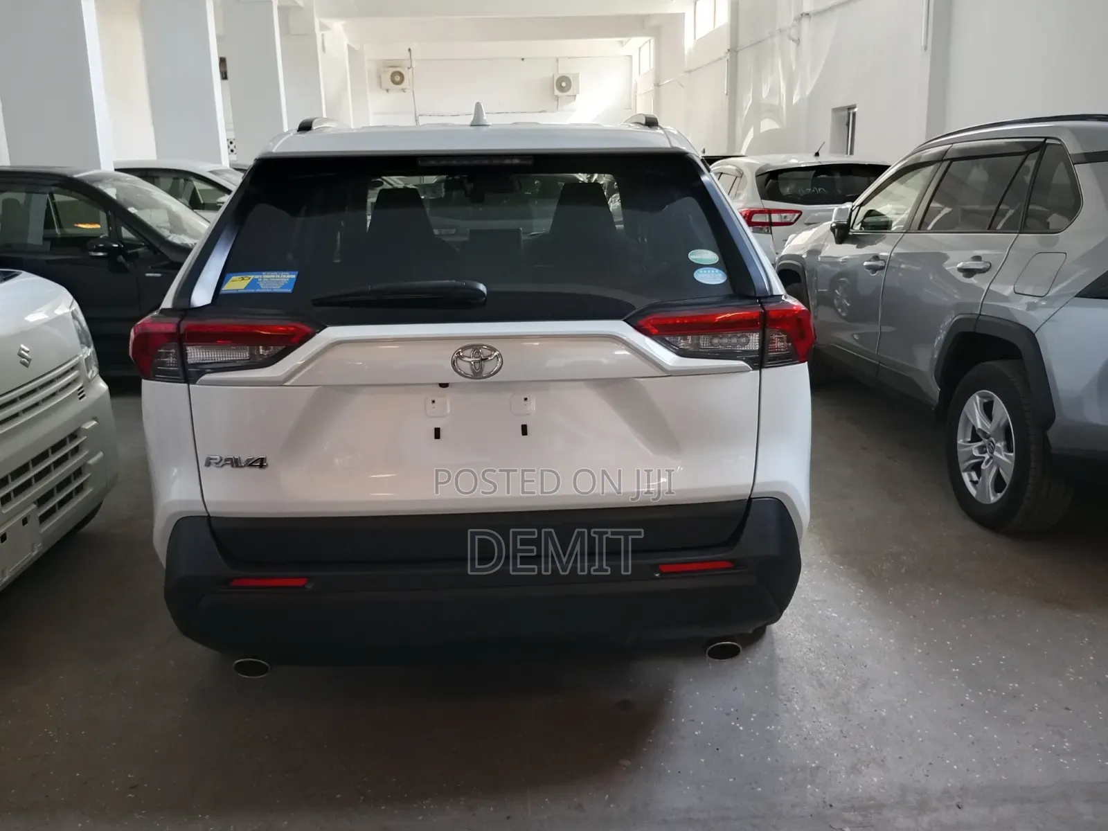 Toyota RAV4 LE AWD 2019 White