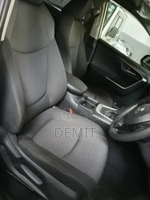 Toyota RAV4 LE AWD 2019 White