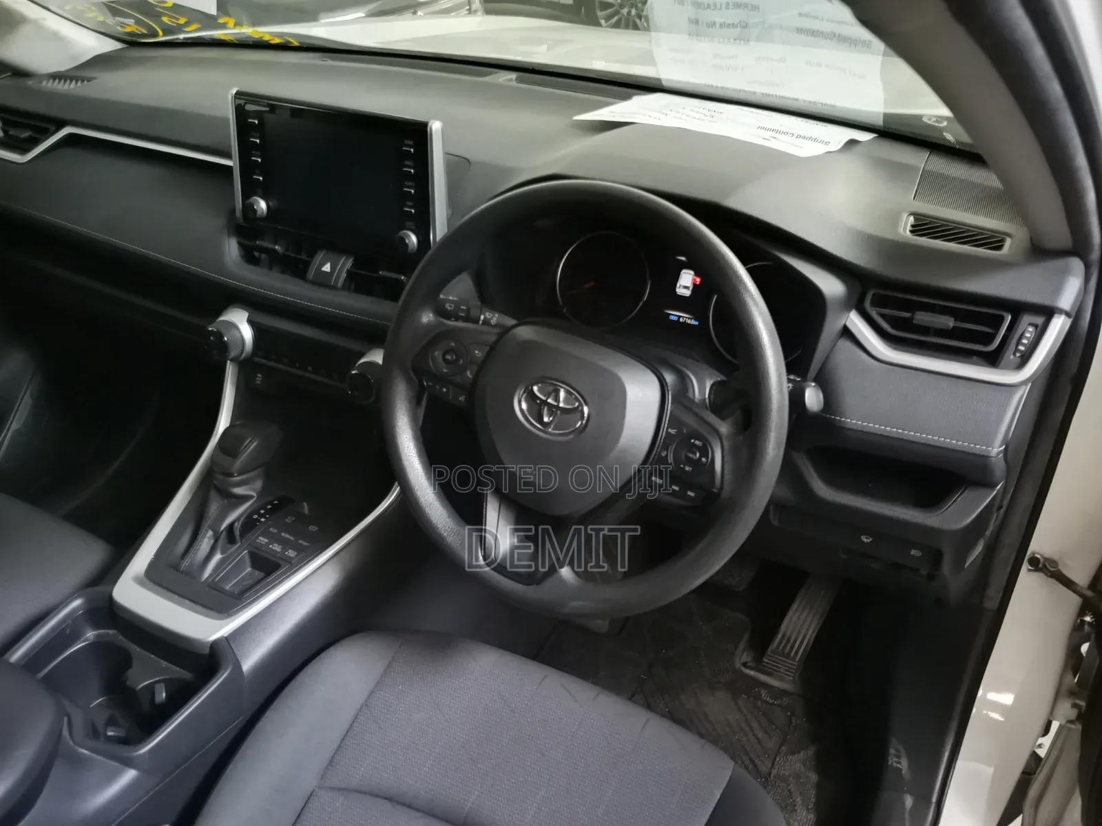 Toyota RAV4 LE AWD 2019 White