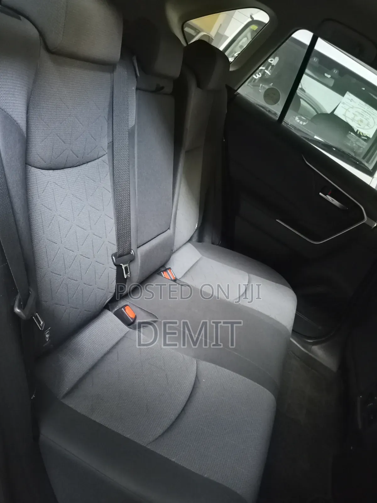 Toyota RAV4 LE AWD 2019 White