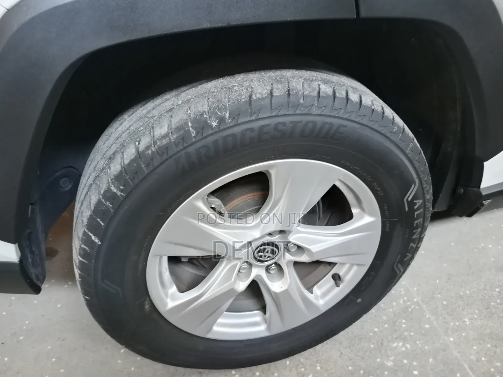 Toyota RAV4 LE AWD 2019 White