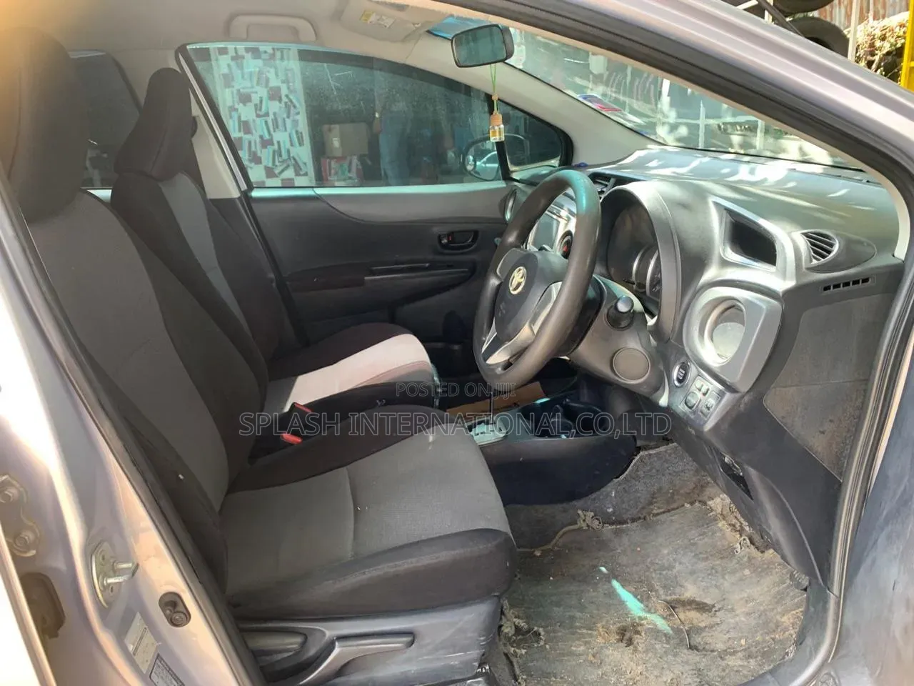 Toyota Vitz 2013 Silver