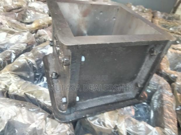 Cast Iron Cube Moulds 150×150mm