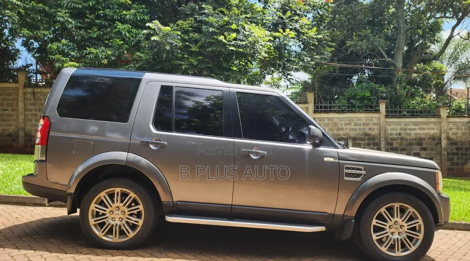 Land Rover Discovery 2010 Gray