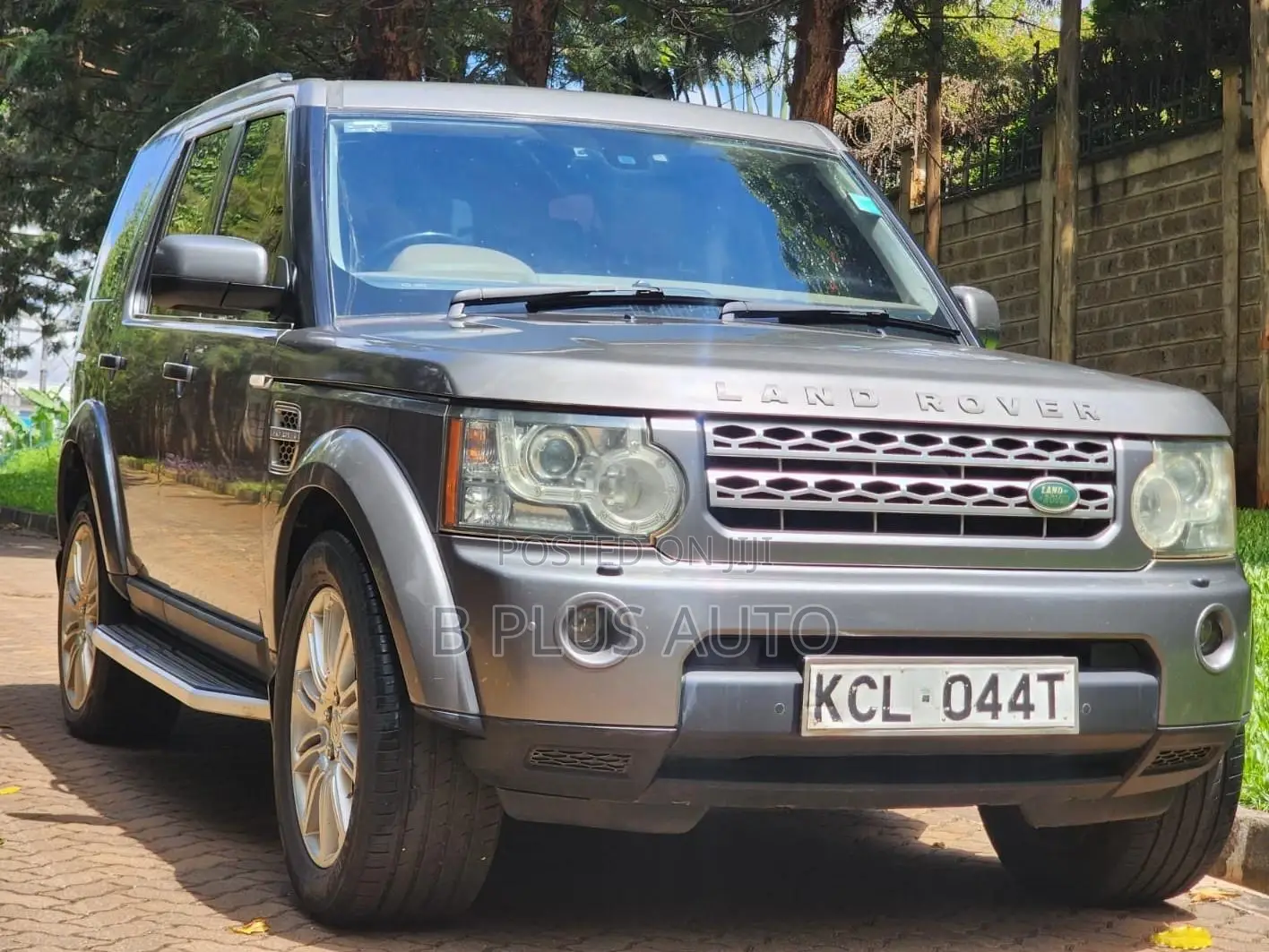 Land Rover Discovery 2010 Gray