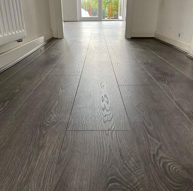 Laminate Flooring With Elegant Natural Wood Look