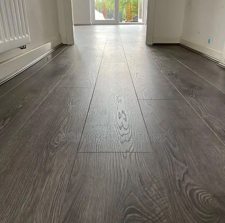 Laminate Flooring With Elegant Natural Wood Look
