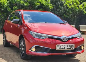 Toyota Auris 2017 Red