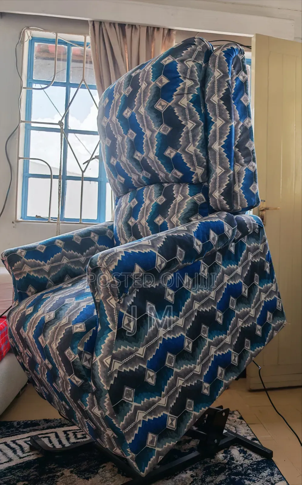 Riser / Recliner Seat