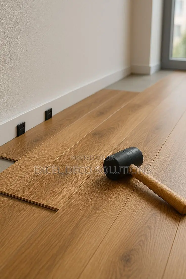 Laminate Flooring With Elegant Natural Wood Finish