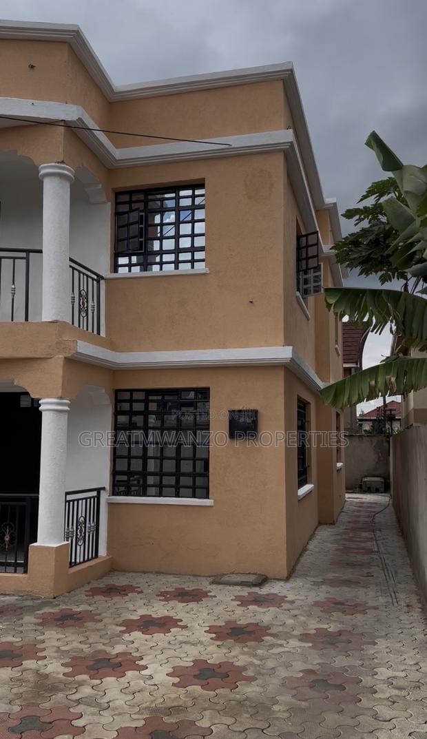 5bdrm Maisonette in Membley Estate for rent - thumbnail 2