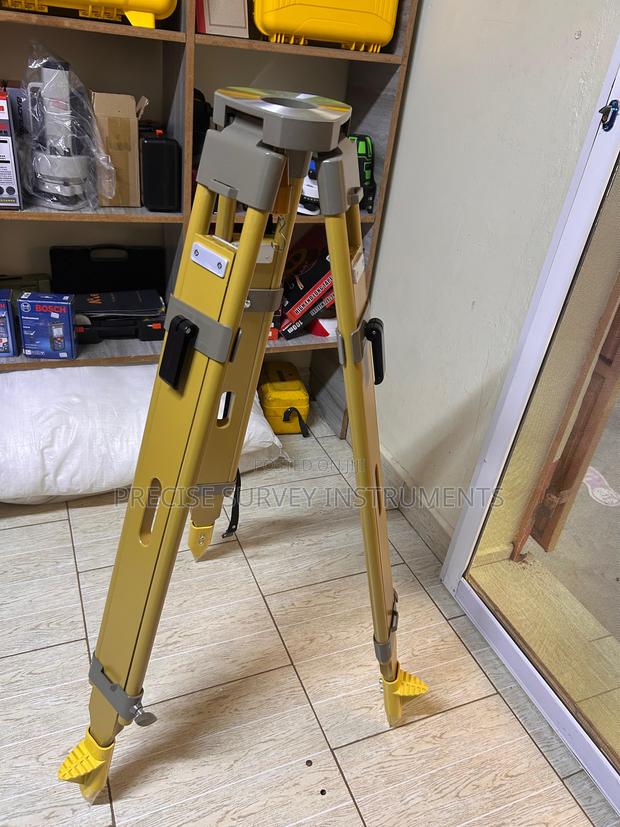 Professional Wooden Tripod for Total Station and Theodolite