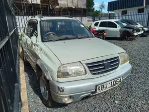 Suzuki Escudo 2003 White