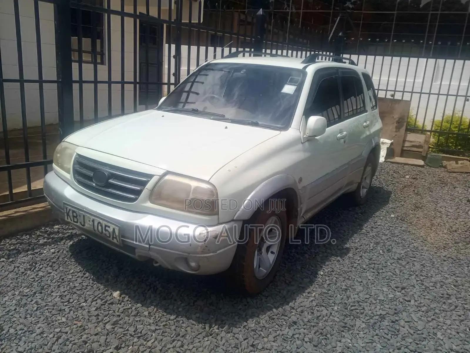 Suzuki Escudo 2003 White