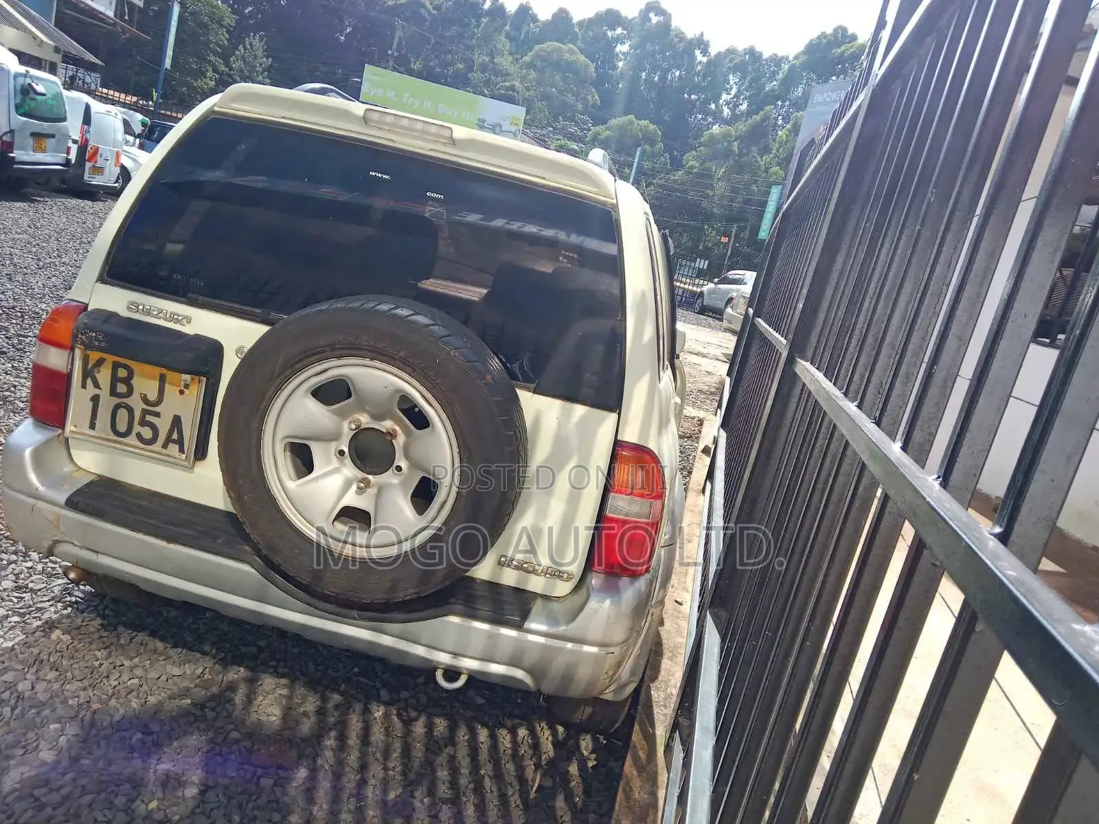Suzuki Escudo 2003 White