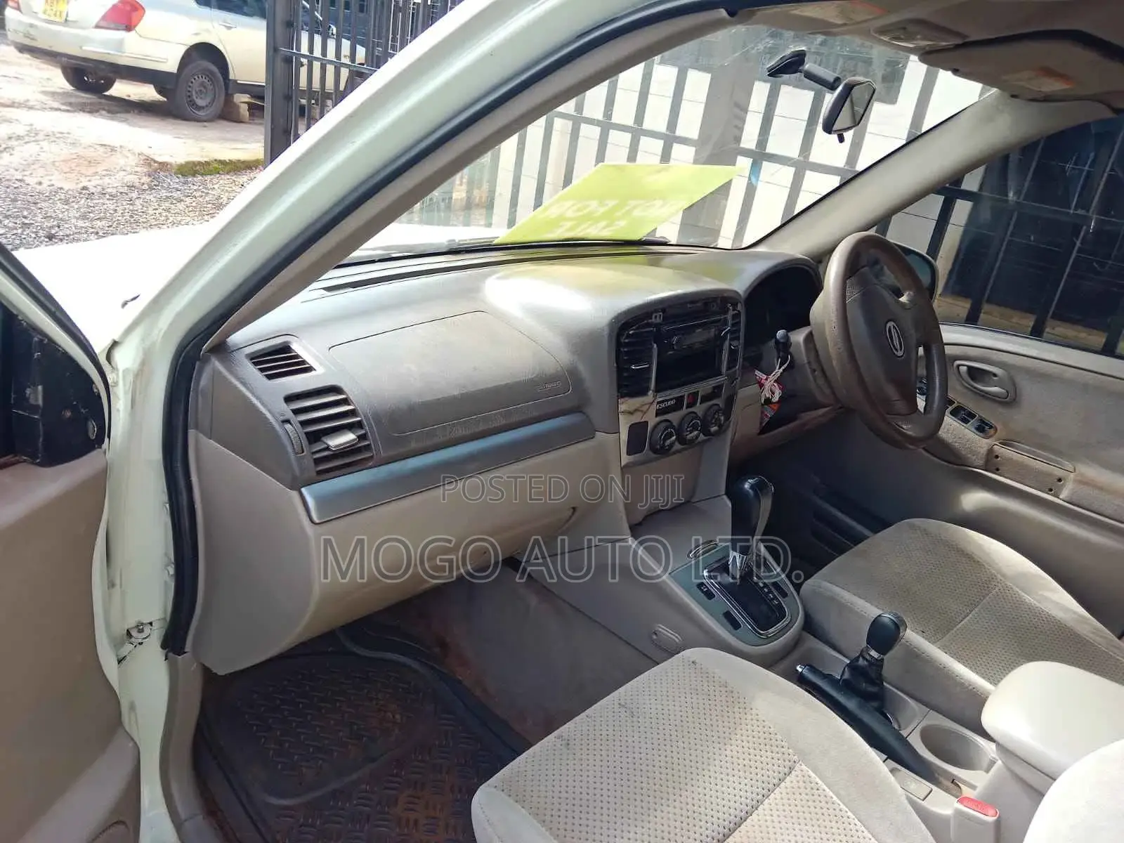 Suzuki Escudo 2003 White