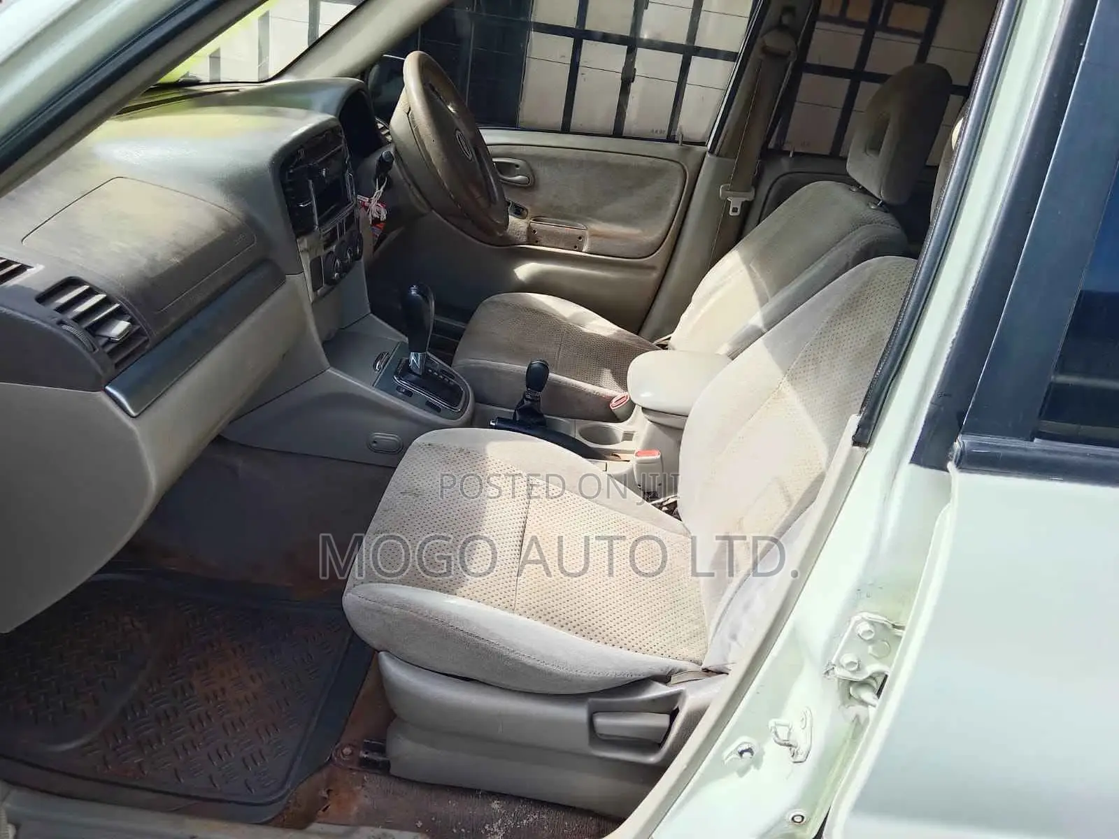Suzuki Escudo 2003 White