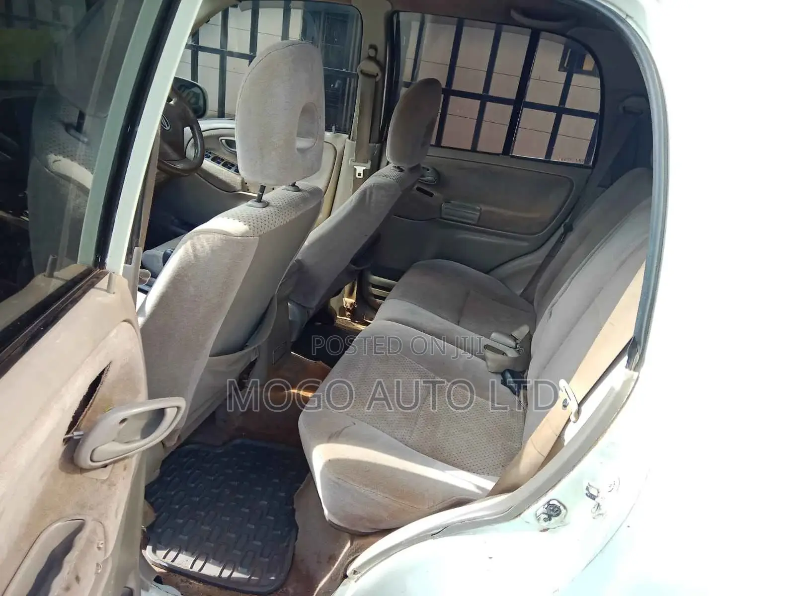 Suzuki Escudo 2003 White