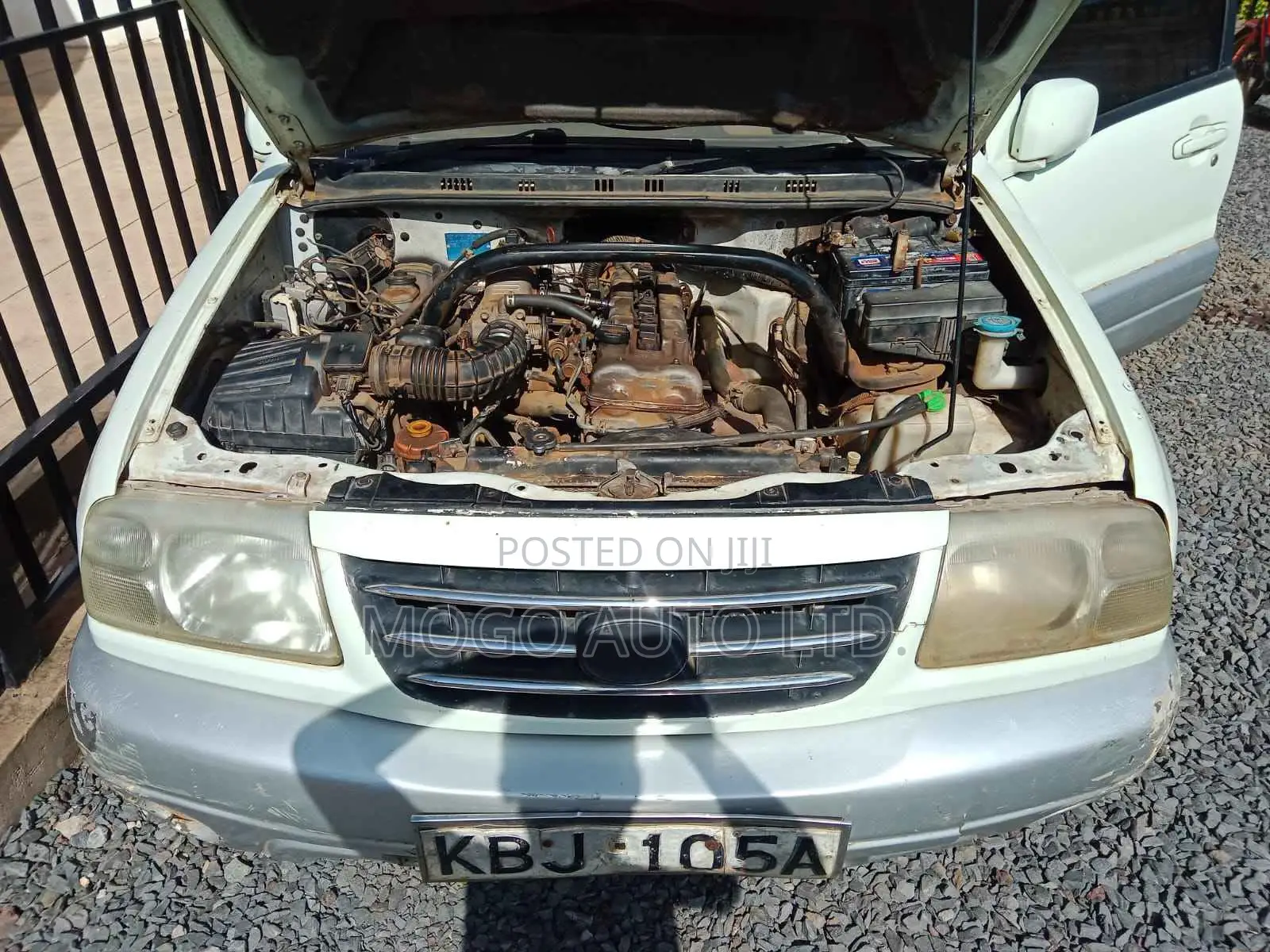 Suzuki Escudo 2003 White