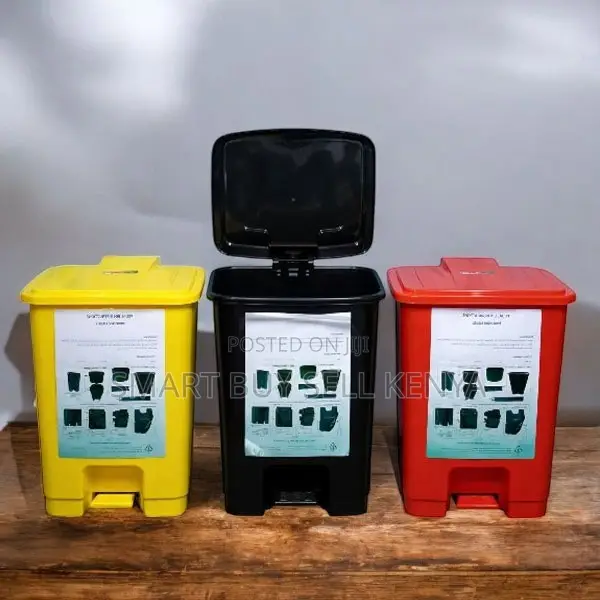 Space Saving Easy Handling 30l Hard Plastic Step Pedal Waste Bin