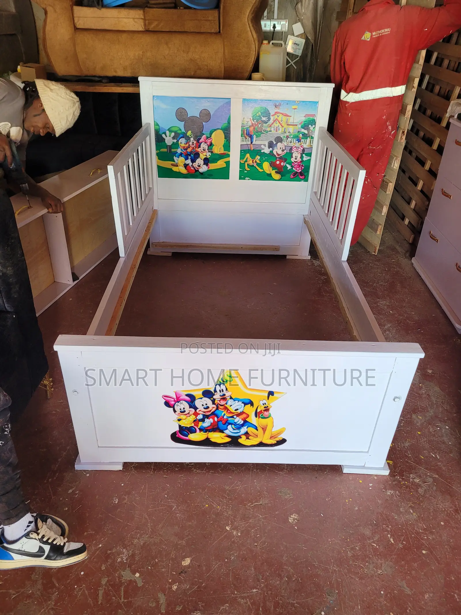 White Board Bed