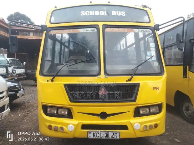 Mitsubishi Fuso Canter 2015 Yellow - thumbnail 2