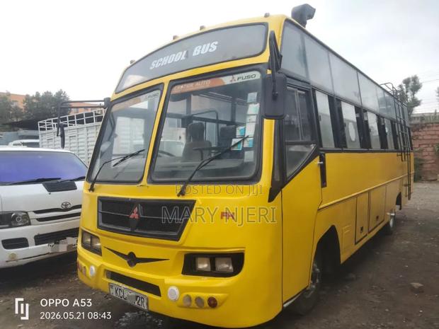 Mitsubishi Fuso Canter 2015 Yellow - thumbnail 3