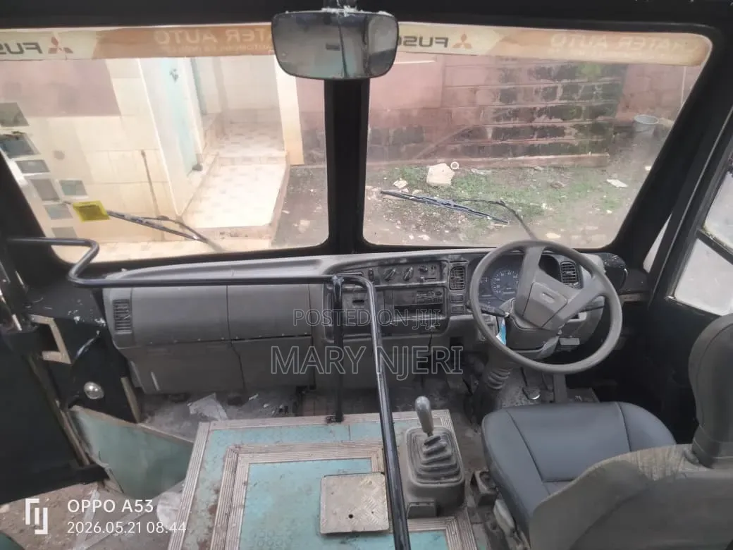 Mitsubishi Fuso Canter 2015 Yellow