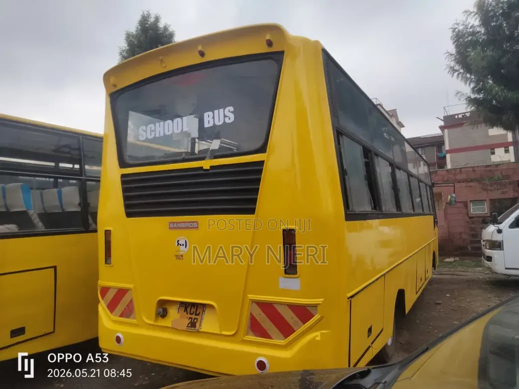 Mitsubishi Fuso Canter 2015 Yellow