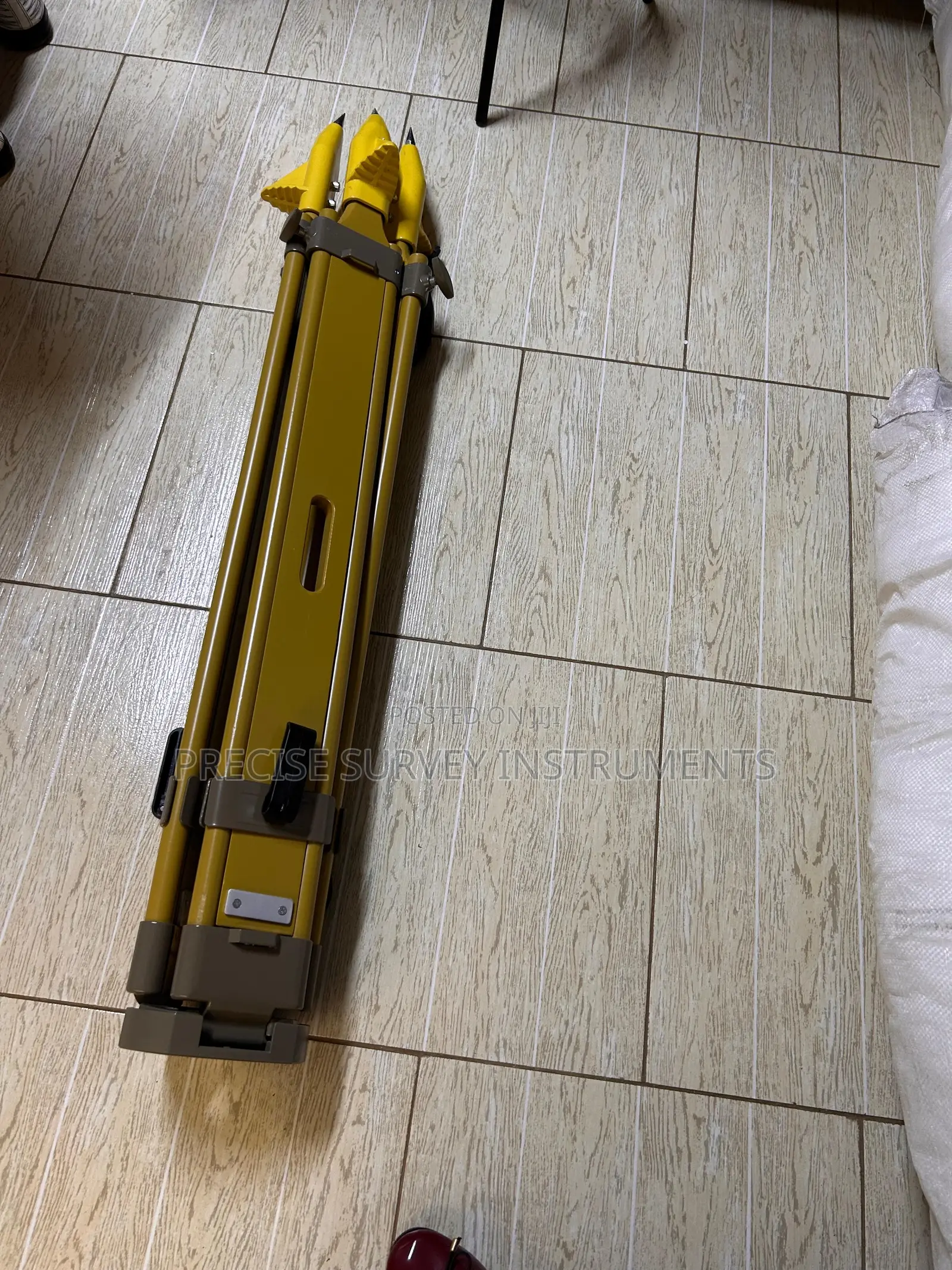 Adjustable Wooden Tripod for Land Survey Equipment