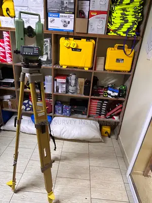 Professional Hardwood Tripod for Measuring Instruments