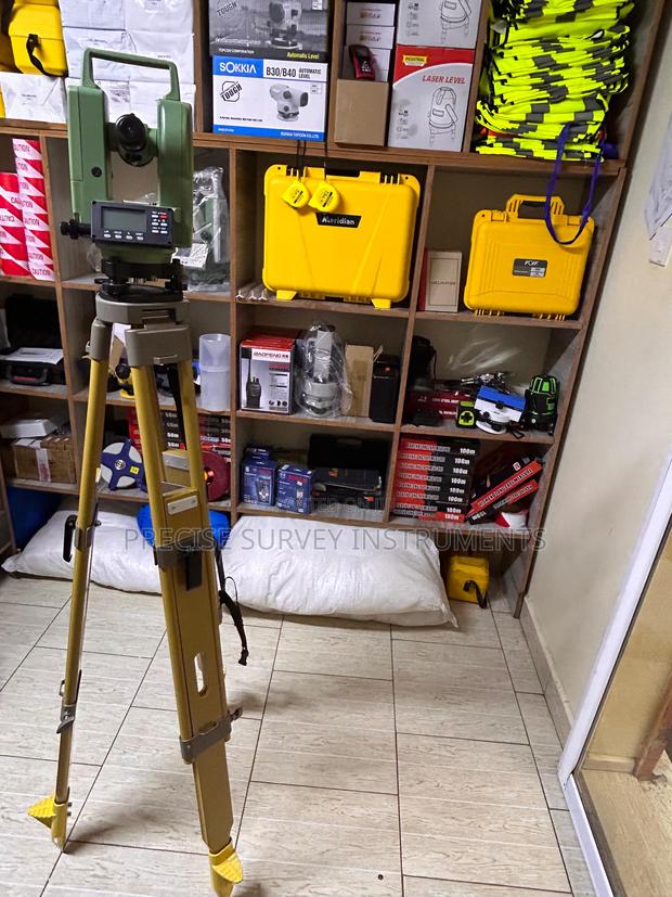 Professional Hardwood Tripod for Measuring Instruments