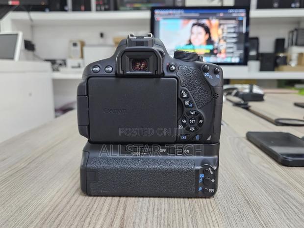Canon Rebel T5i With Battery Grip - thumbnail 2