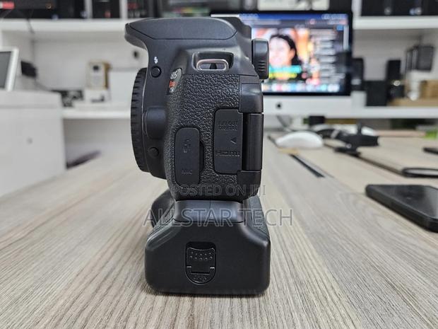 Canon Rebel T5i With Battery Grip - thumbnail 4