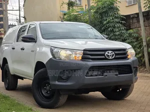 Toyota Hilux Rugged 4x4 2019 White
