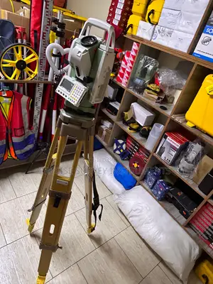 Heavy Duty Survey Tripod With Hardwood Construction