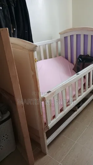 A Very Nice Baby Cot