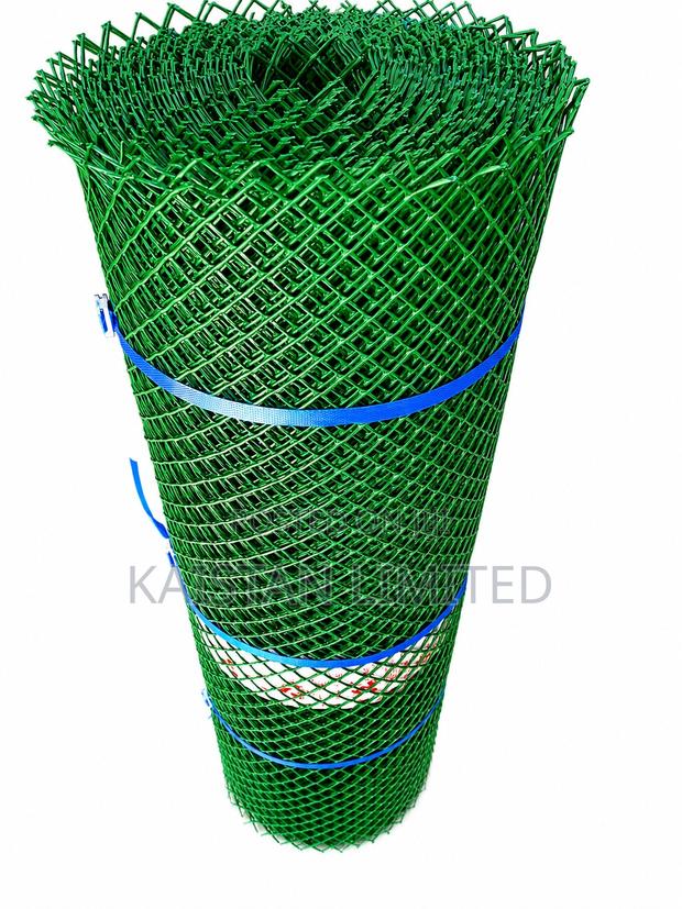 Green Plastic Chicken Wire. Poultry Mesh Fencing Wire Mesh 1m By 25m