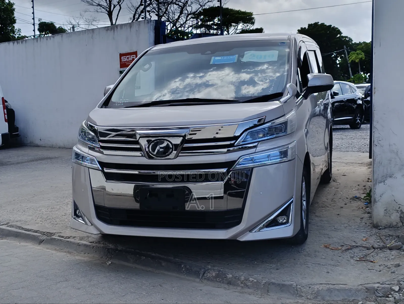 Toyota Vellfire 2019 Gold