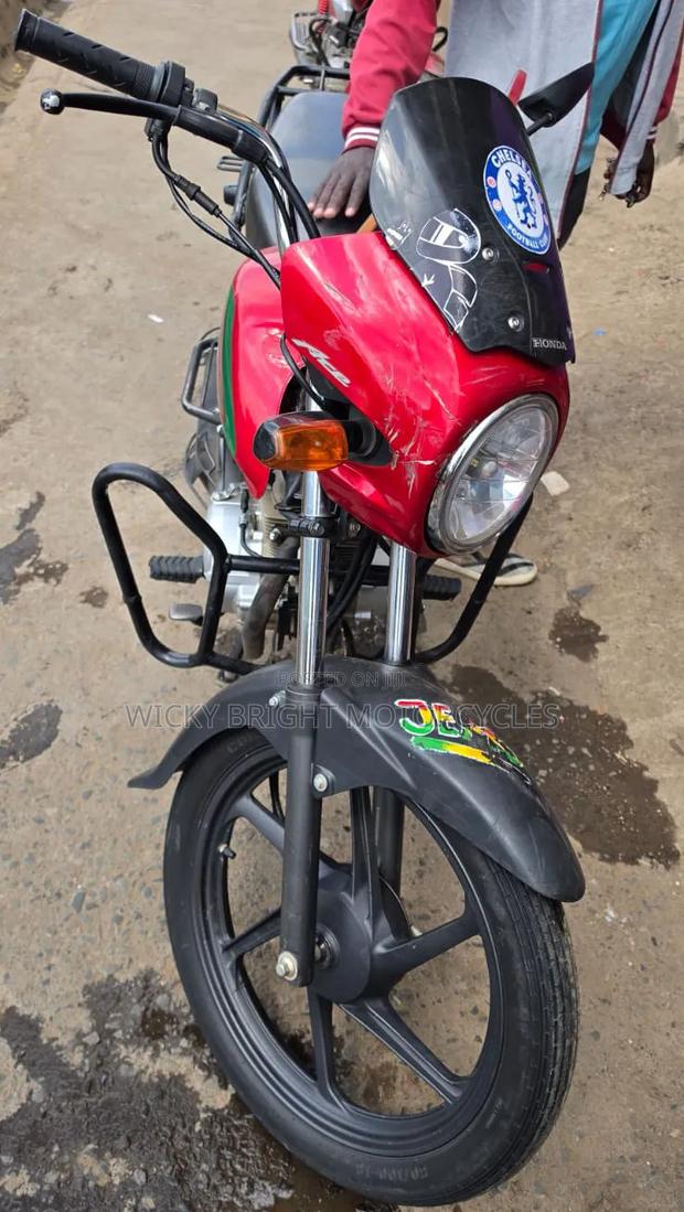 Honda CB 2025 Red - thumbnail 3